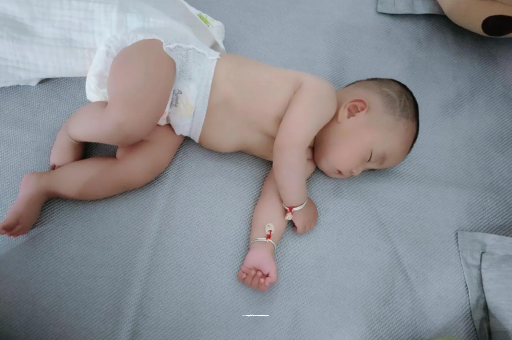 烟台三个月宝宝抬头不稳